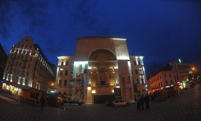 Opera și Catedrala Mitropolitană sting luminile. Primăria reduce consumul de energie Opera și Catedrala Mitropolitană sting luminile. Primăria reduce consumul de energie