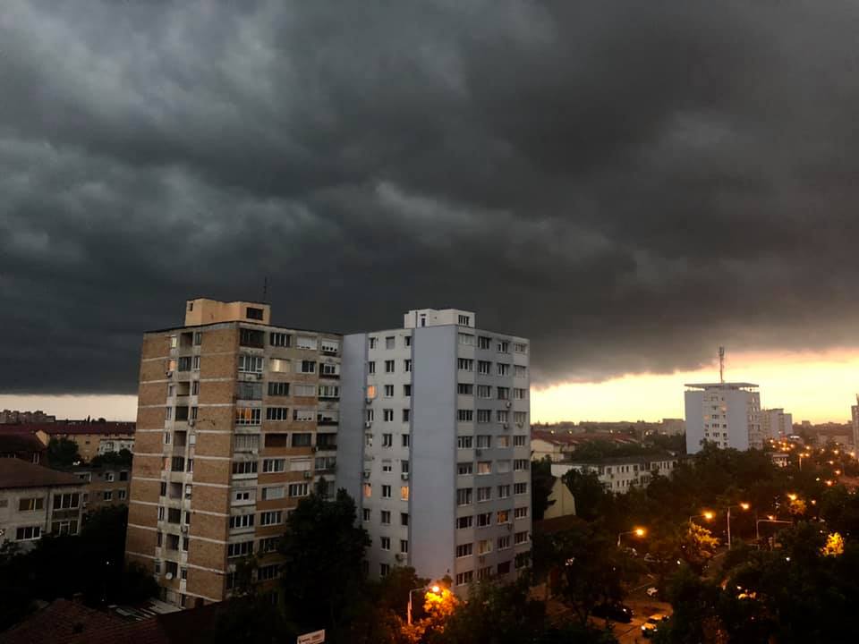 41 de grade, apoi vijelii. Codul roșu de caniculă se suprapune joi cu un cod galben de furtuni