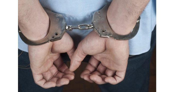 Benzină fără bani, mașini fără acte, șofer fără permis. Tânăr de 18 ani, arestat la Timișoara Benzină fără bani, mașini fără acte, șofer fără permis. Tânăr de 18 ani, arestat la Timișoara