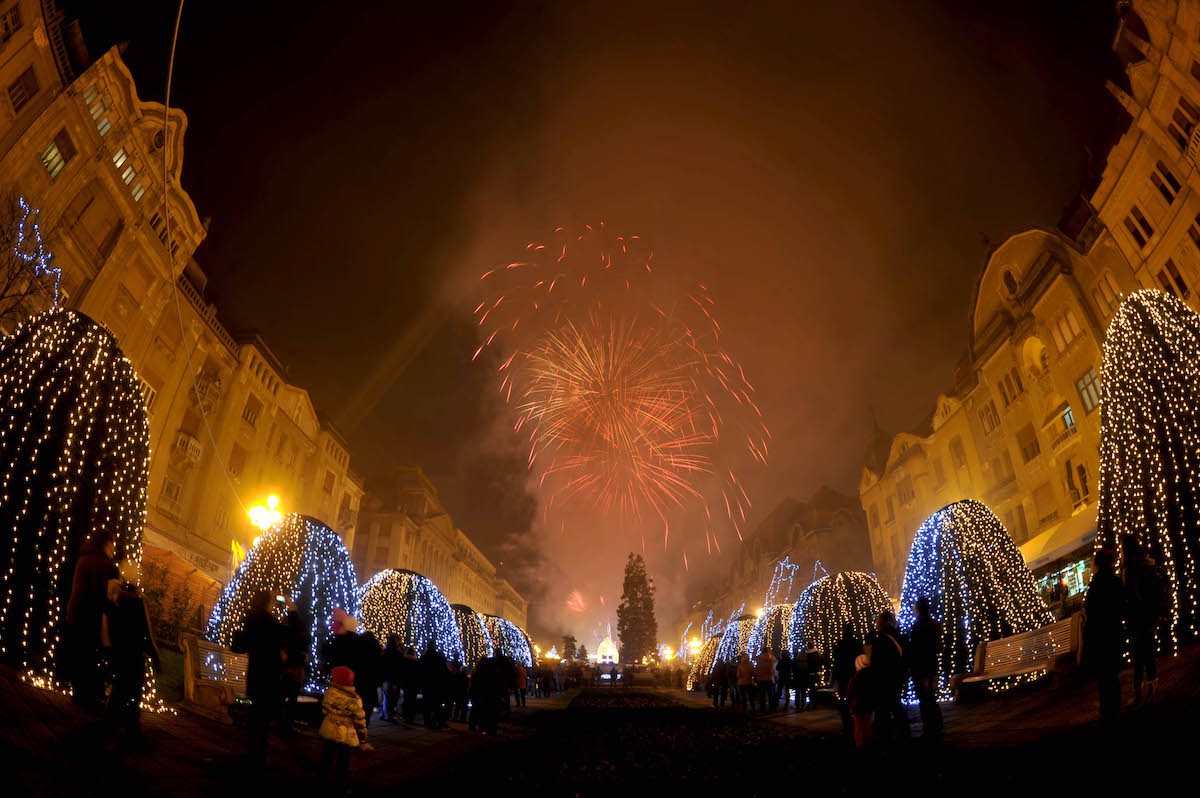 inaugurarea iluminatului de iarna (13) holograf