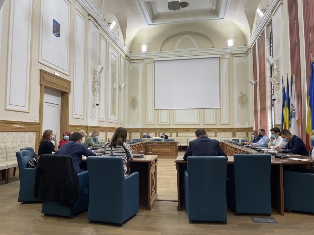 Peste 100.000 de euro pentru un nou sistem audio în Sala de Consiliu a PMT