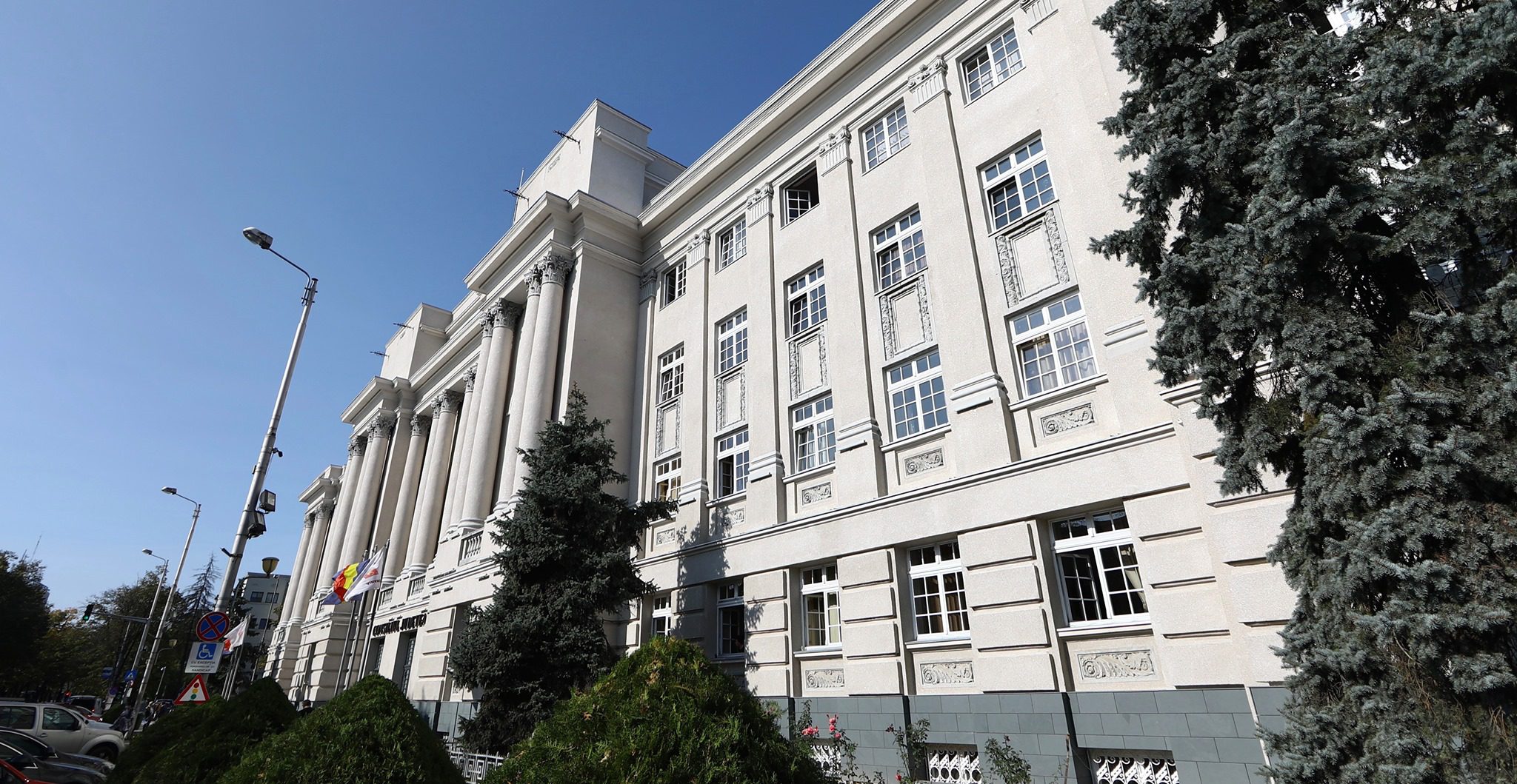 Cine stă, cine pleacă și cine are acte? Scandal politic din... nimic la Palatul Administrativ