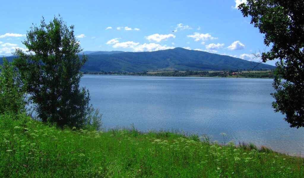 Lacul Surduc intră în șantier: investiție de peste 36 milioane lei și insule plutitoare pe apă