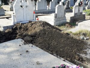 Funcționari trimiși să numere cruci în cimitirele Timișoarei. Operațiune bizară în plină iarnă