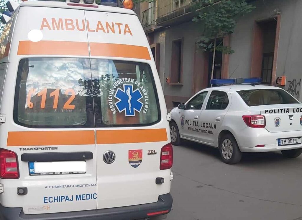 Elevă de clasa a VII-a, la spital după ce a înghițit mai multe pastile, la un liceu din Timișoara