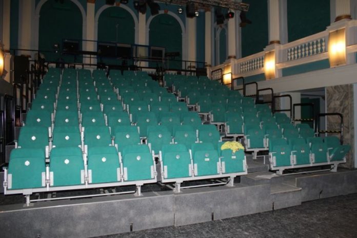 Peste 10 milioane de lei pentru teatrele și Filarmonica din Timiș. Suma, la jumătate față de anul trecut Peste 10 milioane de lei pentru teatrele și Filarmonica din Timiș. Suma, la jumătate față de anul trecut