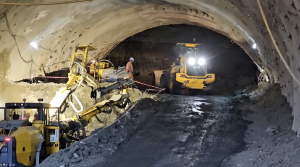Lucrări 24/24 pe șantierul A1 Margina–Holdea. A doua galerie de tunel va fi străpunsă în octombrie