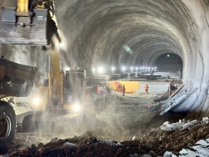 Tunelurile pentru urși de pe A1, peste 40%. Sunt 800 de oameni pe șantier/ FOTO + VIDEO