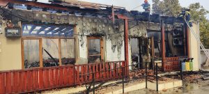 Școala din Lovrin a fost distrusă de flăcări. Cauza probabilă: un scurtcircuit
