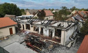 Școala arsă din Lovrin va fi refăcută cu sprijin de la CJ. Fusese renovată acum 3 ani