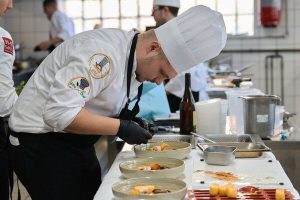 Cu o ciulama reinterpretată, un tânăr din Timiș a cucerit juriul de la Barcelona