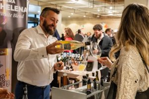 Cel mai dulce vin ajunge la Timișoara. Rovinhud Wine Show, 10 ani de fapte bune în pahare