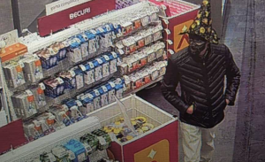 Abracadabra! Hoț cu pălărie de vrăjitoare, prins de polițiștii din Lugoj