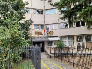 Miros suspect la Liceul „Grigore Moisil”. DSP a găsit urme de clor și a amendat școala