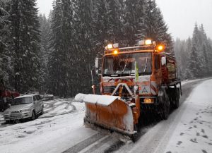 Trafic de iarnă în vestul țării. 121 de utilaje au intervenit pe drumuri și autostrăzi