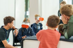Științescu caută idei care aprind curiozitatea copiilor. Finanțări pentru proiecte educative