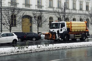 Primăria anunță deszăpezire. Nemulțumiri în cartiere: „Nici urmă pe străzi lăturalnice”