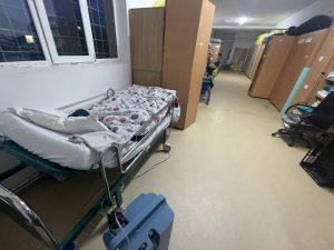 25 de paciente, ținute în condiții jalnice la Spitalul de Psihiatrie Jebel. DSP și Poliția au deschis verificări