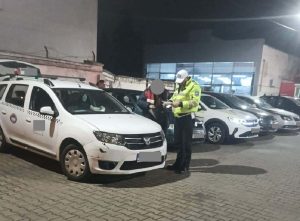 Zeci de amenzi pentru taximetriști și șoferi care ocupă ilegal stațiile