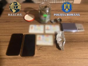 Doi tineri, reținuți în dosarul de trafic de droguri legat de cazul crimei de la Cenei