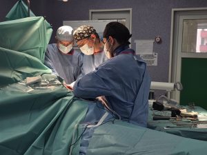 Transplantul de țesut osos, reluat la Spitalul Județean Timișoara. Intervenție complexă în Ortopedie