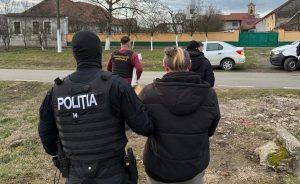 Șase bărbați reținuți în Timiș, acuzați că au violat copile de 14 ani