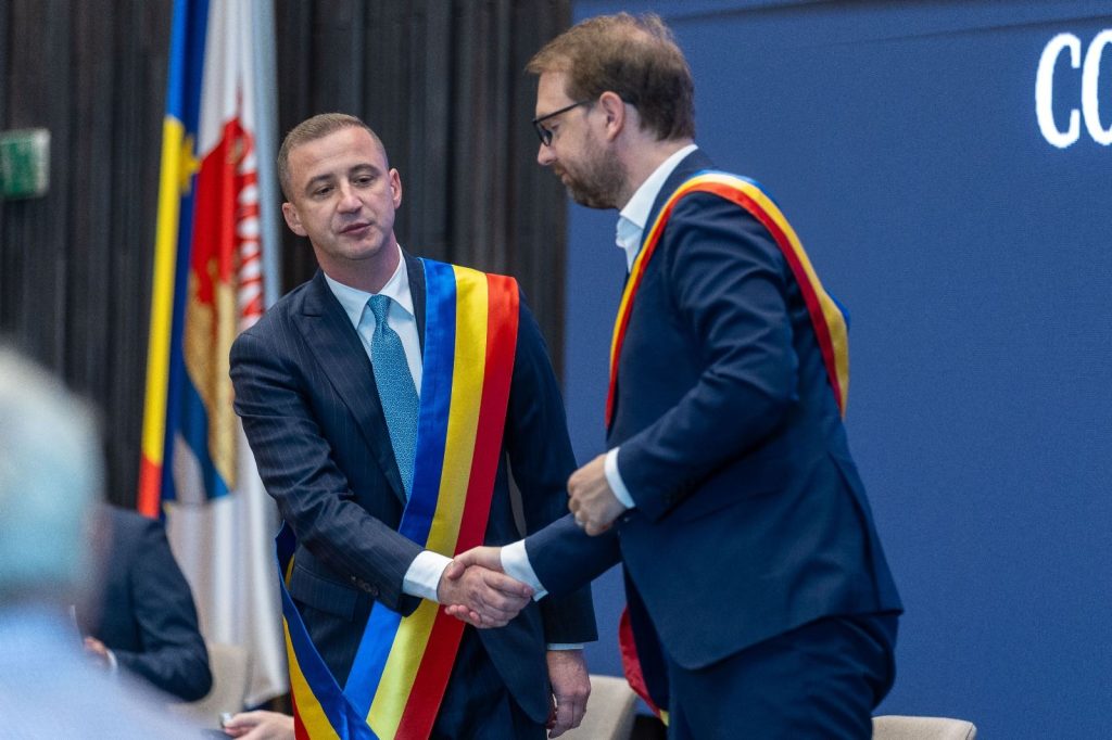 „Legea trebuie schimbată” vs. „A scris-o USR”. Schimb de replici între Fritz și Simonis, în cazul Romocean