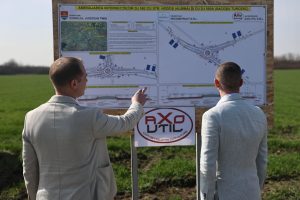 Două intersecții periculoase de pe drumul Timișoara - Buziaș vor fi refăcute. Au început lucrările la două sensuri giratorii