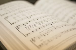 „Armonii în Văile Comeatului”, concurs de canto liric pentru tineri muzicieni
