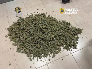 Droguri ascunse într-un boiler metalic. Un bărbat de 31 de ani a ajuns în arest / FOTO