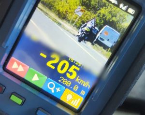 Viteză extremă în Timiș: motociclist prins cu 205 km/h într-o zonă de 50