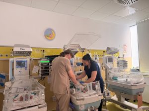 România are prea puține locuri la ATI neonatal. Medicii se pregătesc la Timișoara pentru cazurile critice