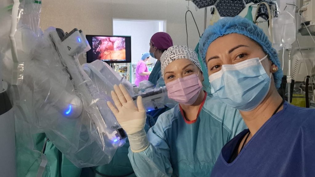 Prima operație ginecologică robotică la Spitalul Județean. Pacienta a plecat acasă după 36 de ore