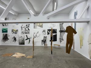 „Chasing Light”, expoziția care transformă Kunsthalle Bega într-o hartă a artei contemporane timișorene