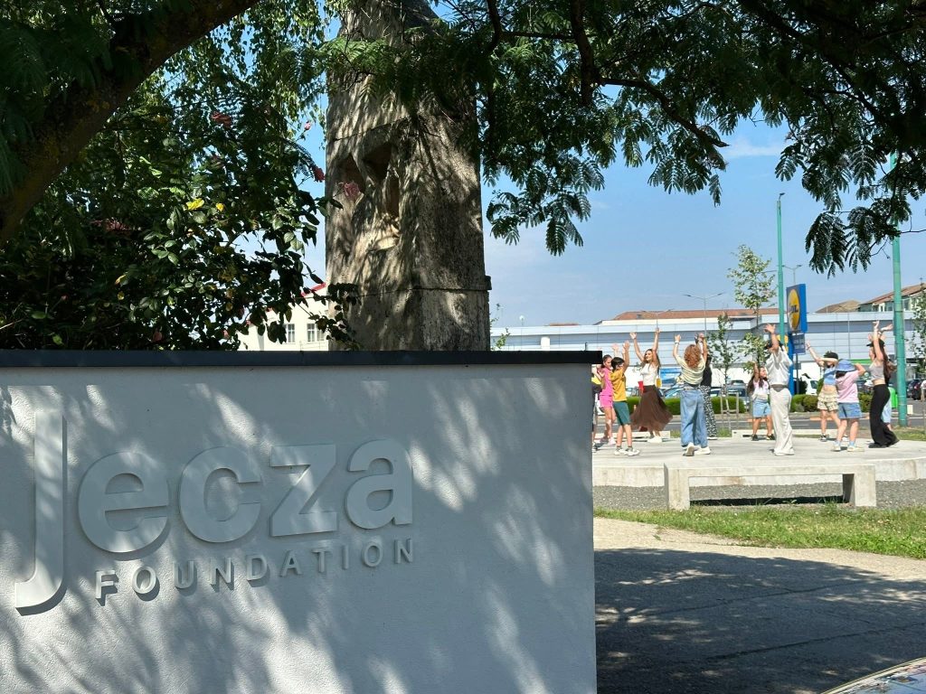 Concerte, film și expoziții până la toamnă, în Parcul Fundației Jecza