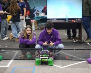 Doi campioni mondiali la robotică au ales Universitatea Politehnica pentru a-și continua studiile