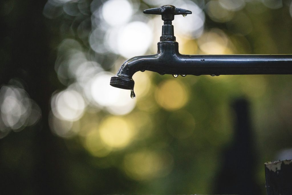 Canicula pune presiune pe rețeaua de apă. Aquatim cere consum responsabil în Timiș