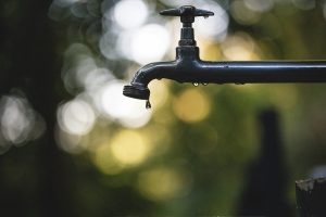 Canicula pune presiune pe rețeaua de apă. Aquatim cere consum responsabil în Timiș