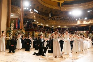 Nu trebuie să știi să dansezi. Balul Vienez Timișoara caută 48 de debutanți