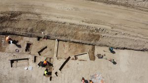 Sute de morminte din Epoca Bronzului, descoperite pe traseul căii ferate Caransebeș-Lugoj / FOTO