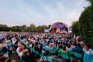 Parcul Rozelor s-a umplut, fotoliul de manager încă așteaptă. Succes la Festivalul de Operă și Operetă