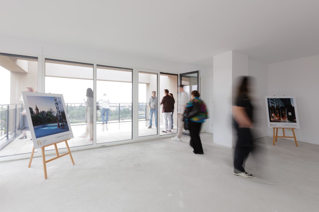 Expoziții cu Timișoara la picioare. Un penthouse se transformă în spațiu pentru artă