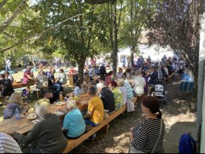 Dulceață fiartă în livadă, pită cu untură și Rigó Jancsi. Picnic în pustă, la Otelec