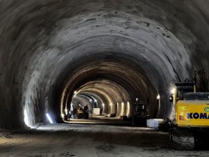 Ultimii metri în tunelul lung de pe A1 Margina - Holdea. Șantierul a trecut de 75%