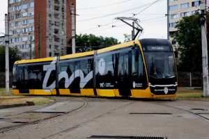 Primul tramvai Bozankaya scurt a ajuns la Timișoara. Va putea circula și pe linii nemodernizate
