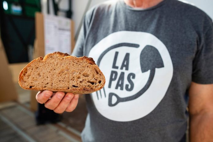 Cornută, chisăliță și tarhană, la masă în Timișoara. Festivalul LA PAS revine cu 50 de producători și artizani