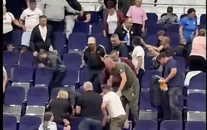 Bătaie în tribune la un meci de handbal de junioare. Poliția nu a fost chemată