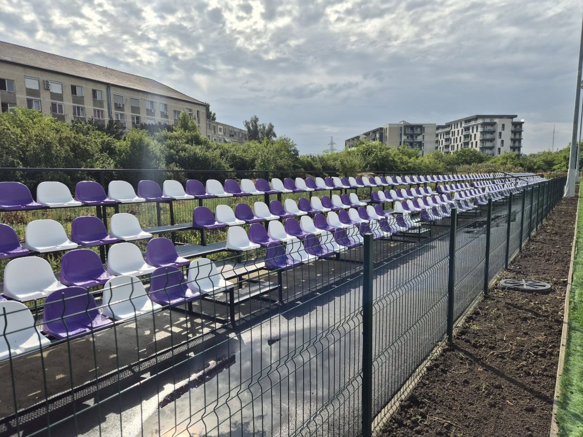 Baza are 500 de locuri în tribune