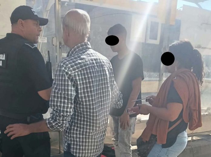 „Azi nu am furat nimic”. Hoții de buzunare, dați jos din tramvaie și autobuze, la Timișoara „Azi nu am furat nimic”. Hoții de buzunare, dați jos din tramvaie și autobuze, la Timișoara