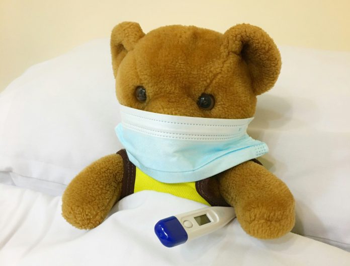Gripa poate provoca forme severe și la copiii sănătoși. Ce spun medicii că poate reduce riscurile